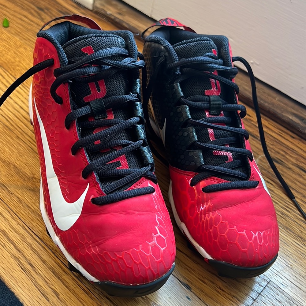 Nike [Size: 5.5] Trout Hi-Top Baseball Cleats